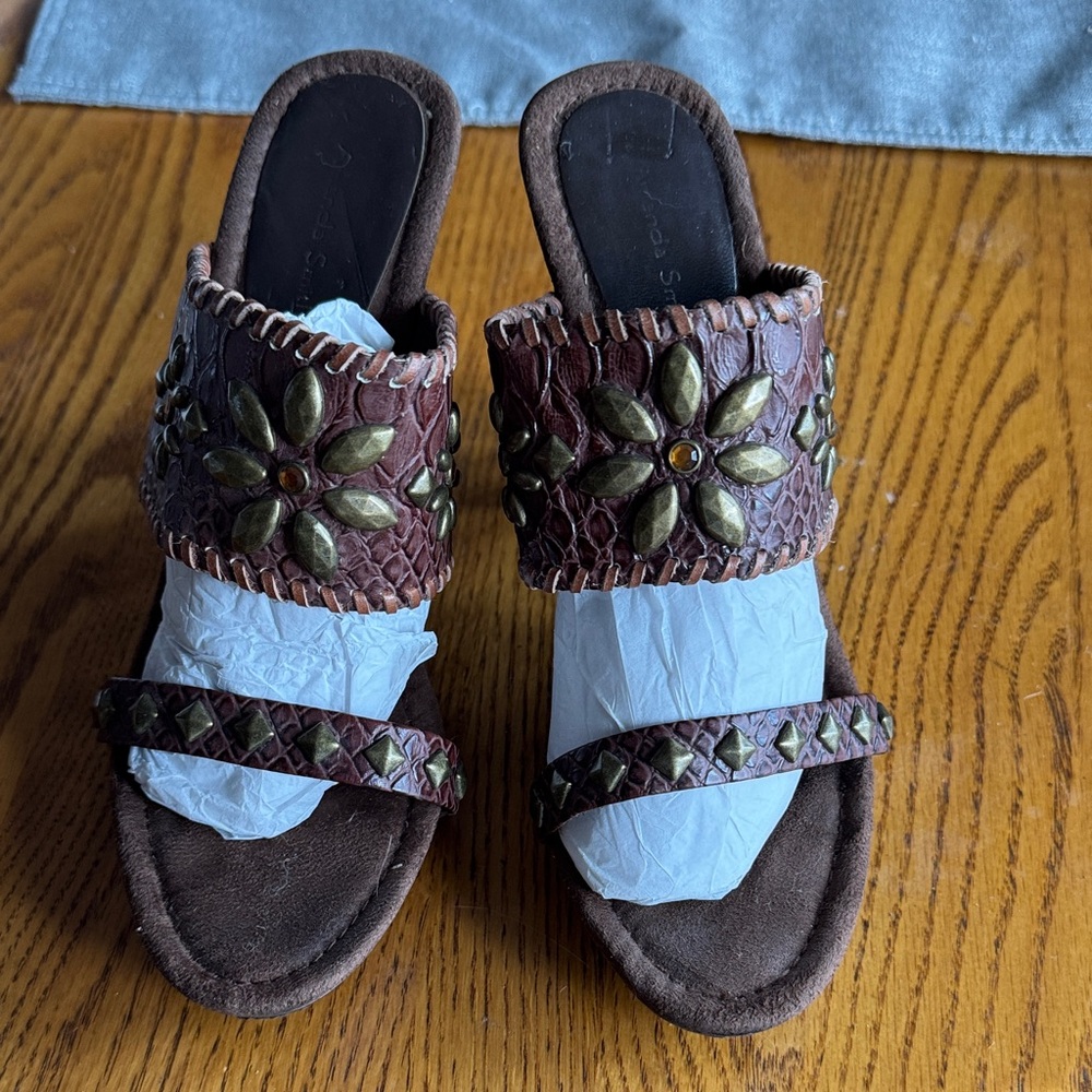 Amanda Smith Brown Floral-Embellished Slide Mules